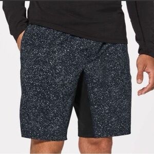 Lululemon T.H.E. Short 9" Lined
Inked Light Cast Black